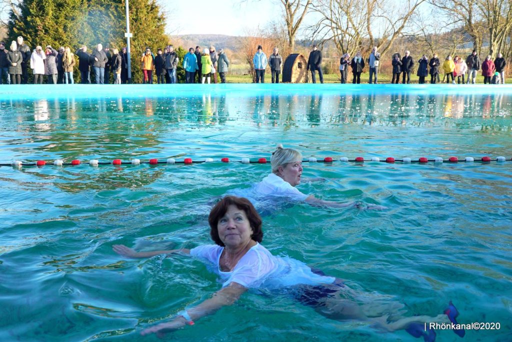 Frischer Start ins neue Jahr – Neujahrsschwimmen in Kaltennordheim 1.1. 