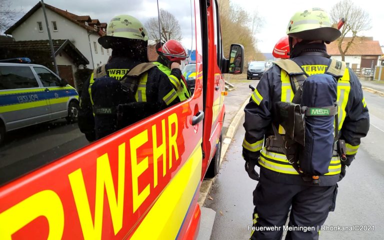 Heimrauchmelder rettet wieder – Feuerwehr Meiningen im Einsatz – Rhönkanal | Schafe Videos Online