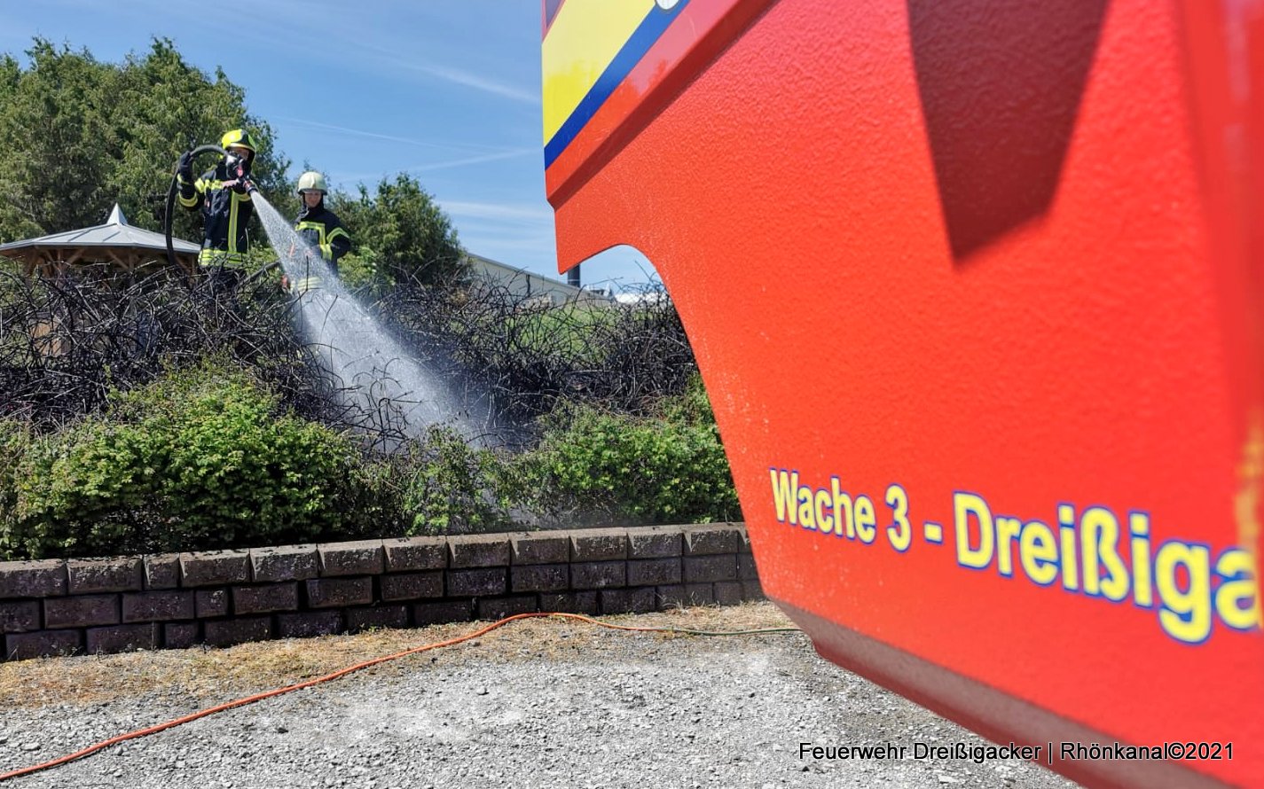 Flächenbrand in MeiningenDreißigacker Feuerwehr im