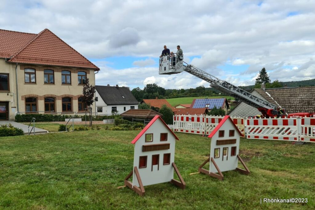 FOTOS Drehleiter war das Highlight Kinderfest der Feuerwehr in