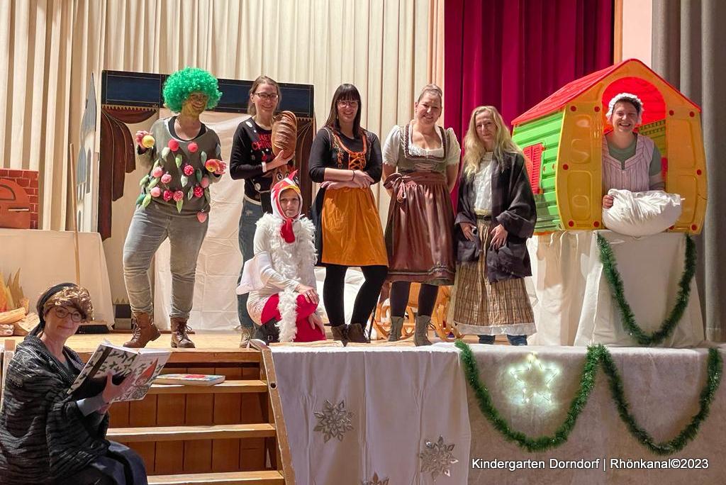  Frau Holle brachte Schnee – Endlich wieder Theaterzeit im Dorndorfer Bildidee 