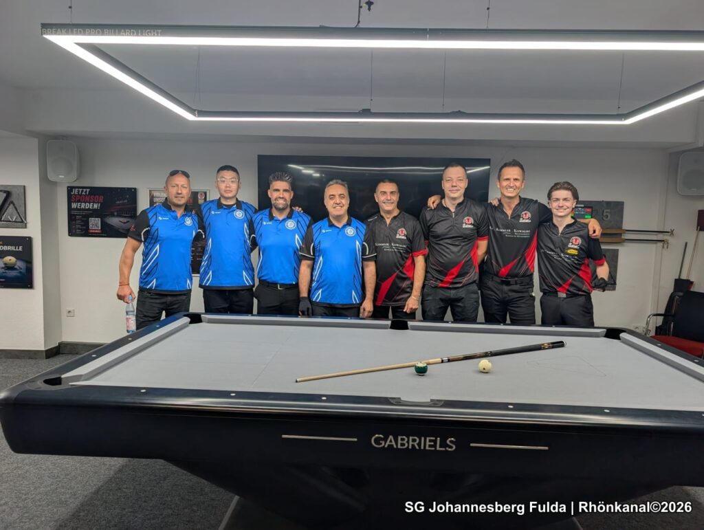Spielerinnen und Spieler der SG Johannesberg nach den Ligaspielen in der Billard Arena Fulda.